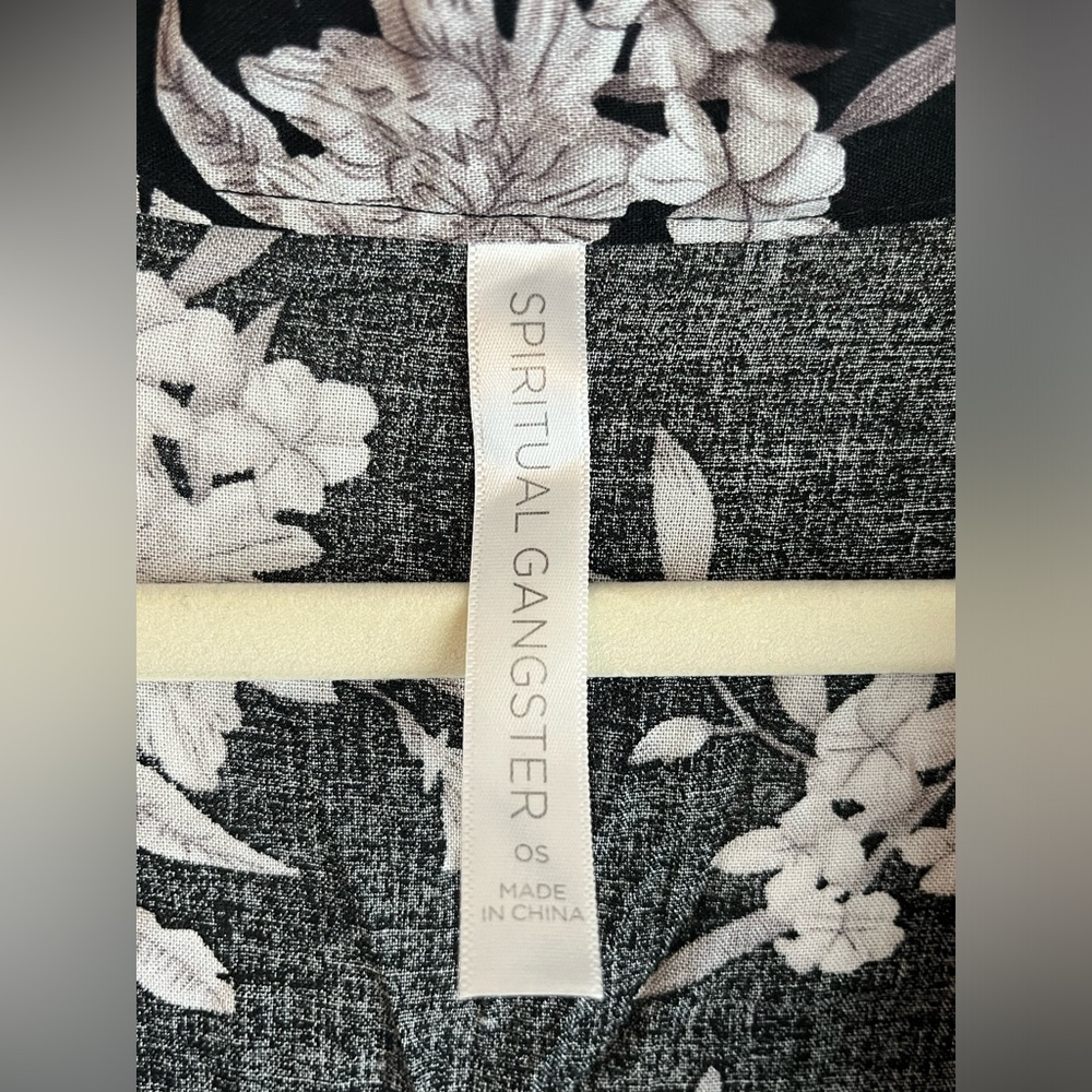 Spiritual Gangster Kimono Cover Up Black Floral with Pockets - Picture 2 of 4